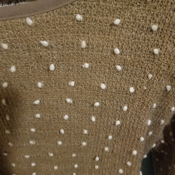 Ryu Chic Top With Bows ๐ - Picture 4 of 5